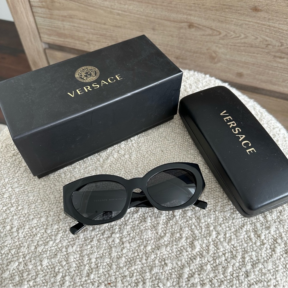 VERSACE CAT EYE BLACK SUNGLASSES